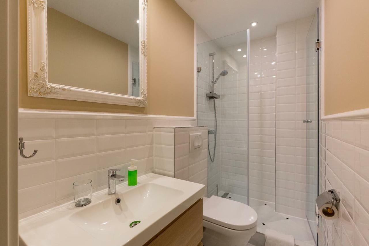 Roland Apartman *