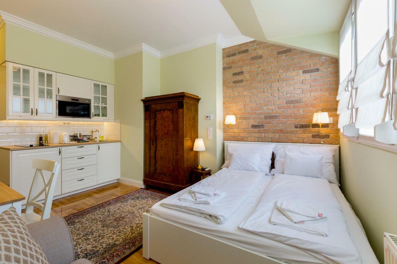Roland Apartman *
