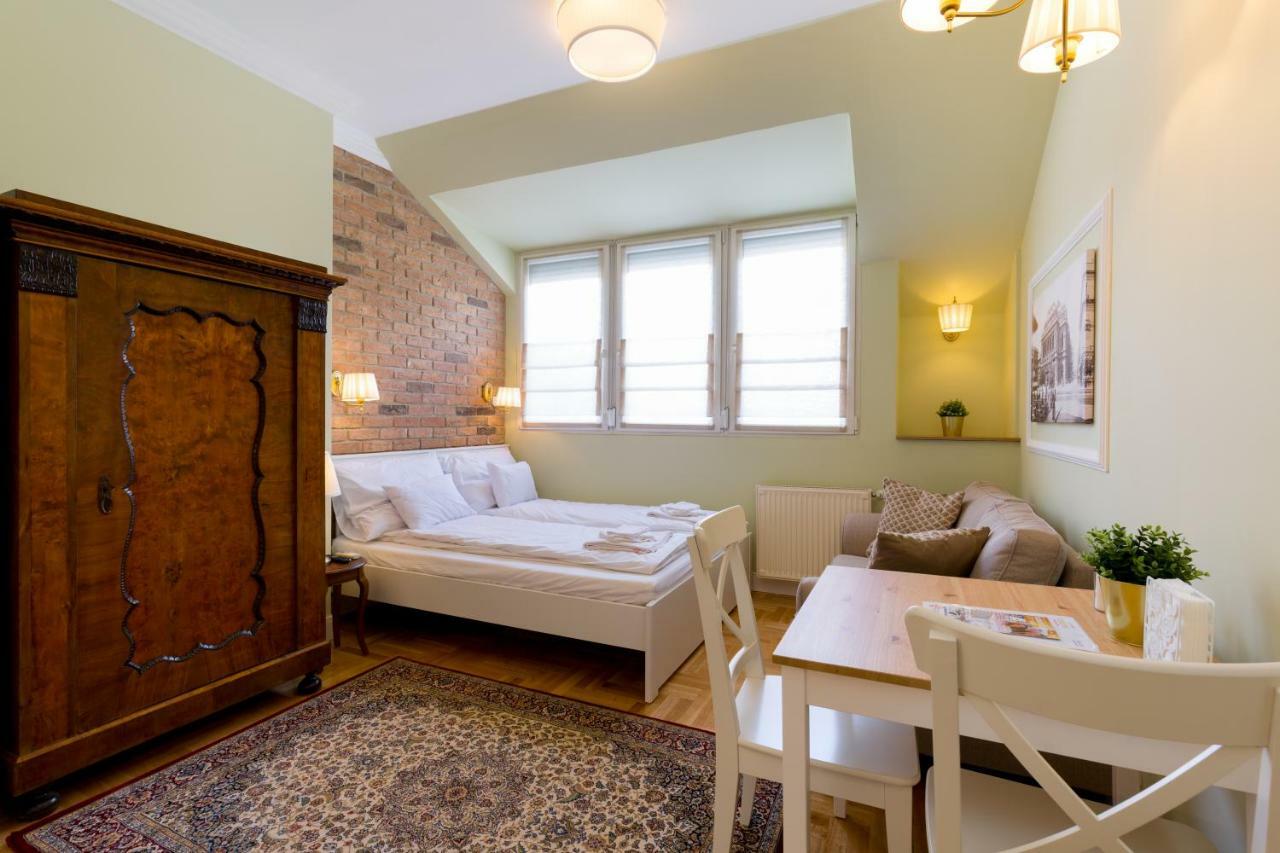 Roland Apartman *