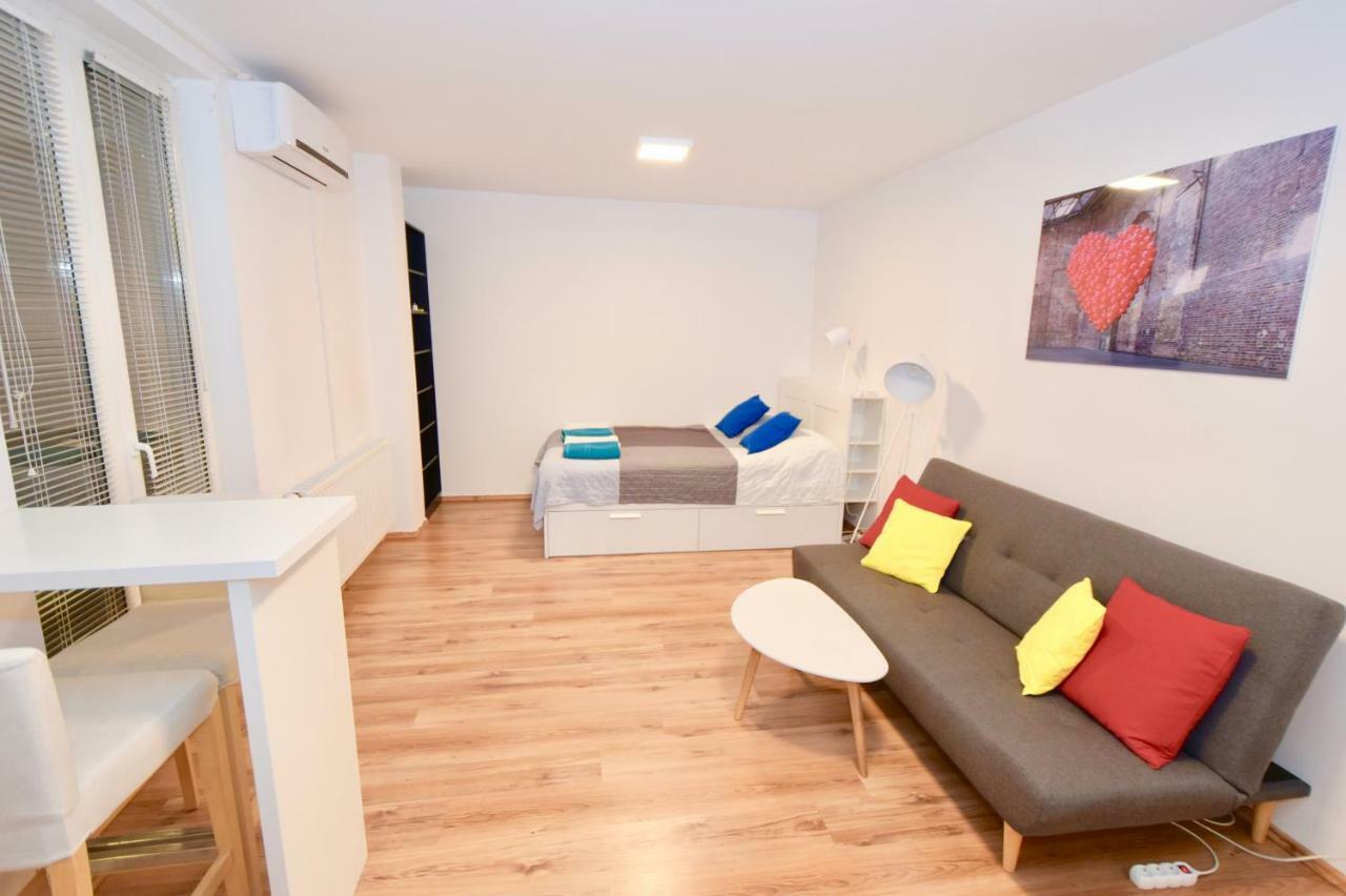 Apartment Boulevard *
