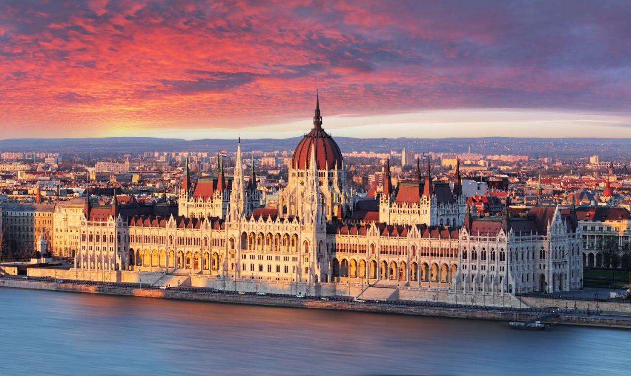 Downtown Deluxe * Budapest