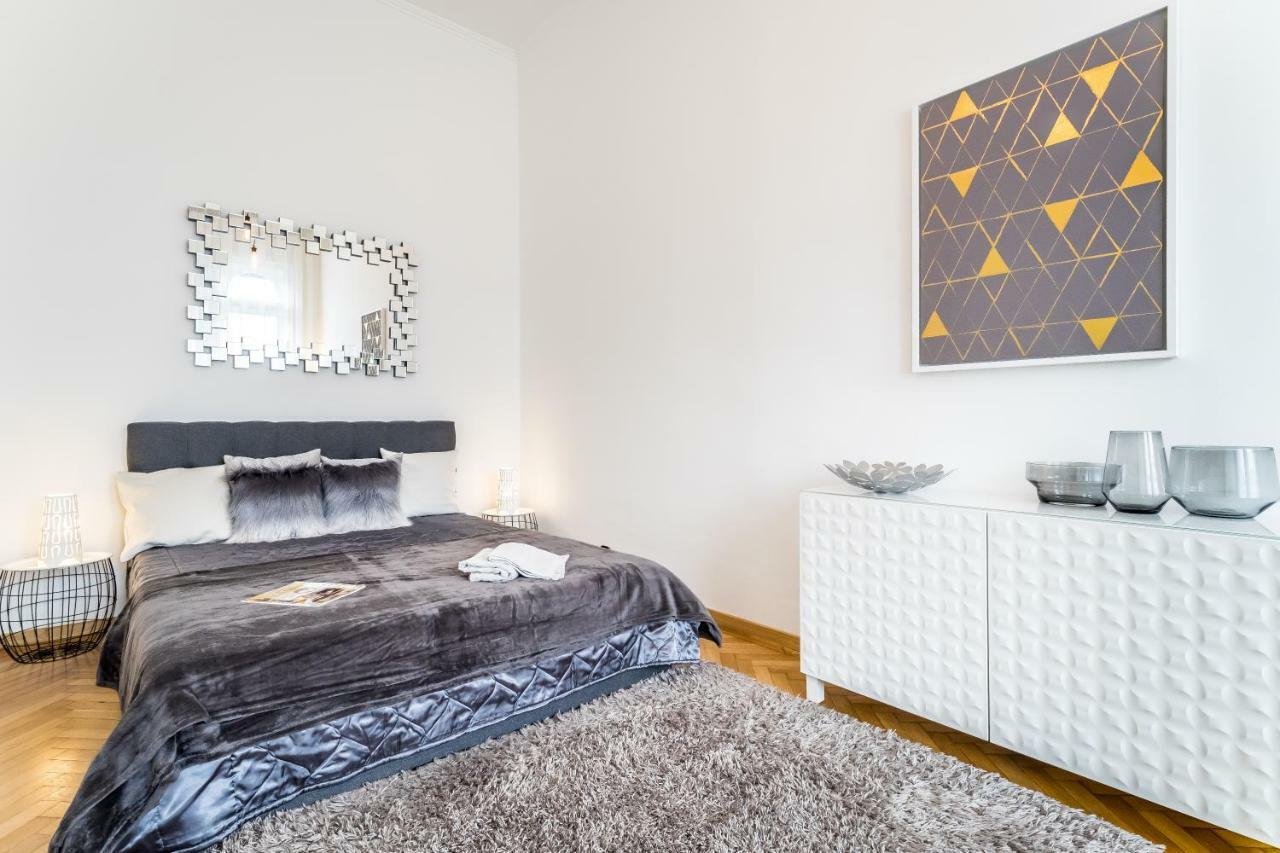 Bpr Luxe De Noir Et Blanc Budapešť