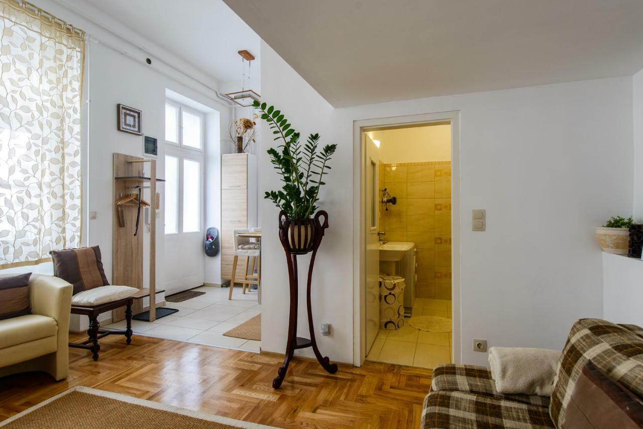 Pearl City * Budapest