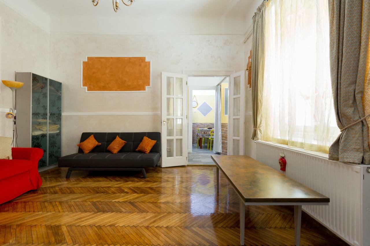 Budapestapartment9 *