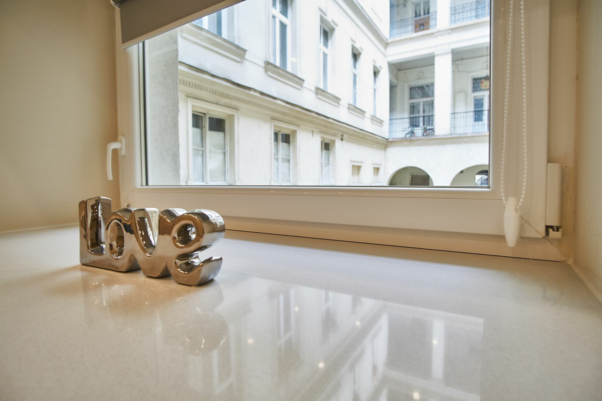 Apartment Mmm |