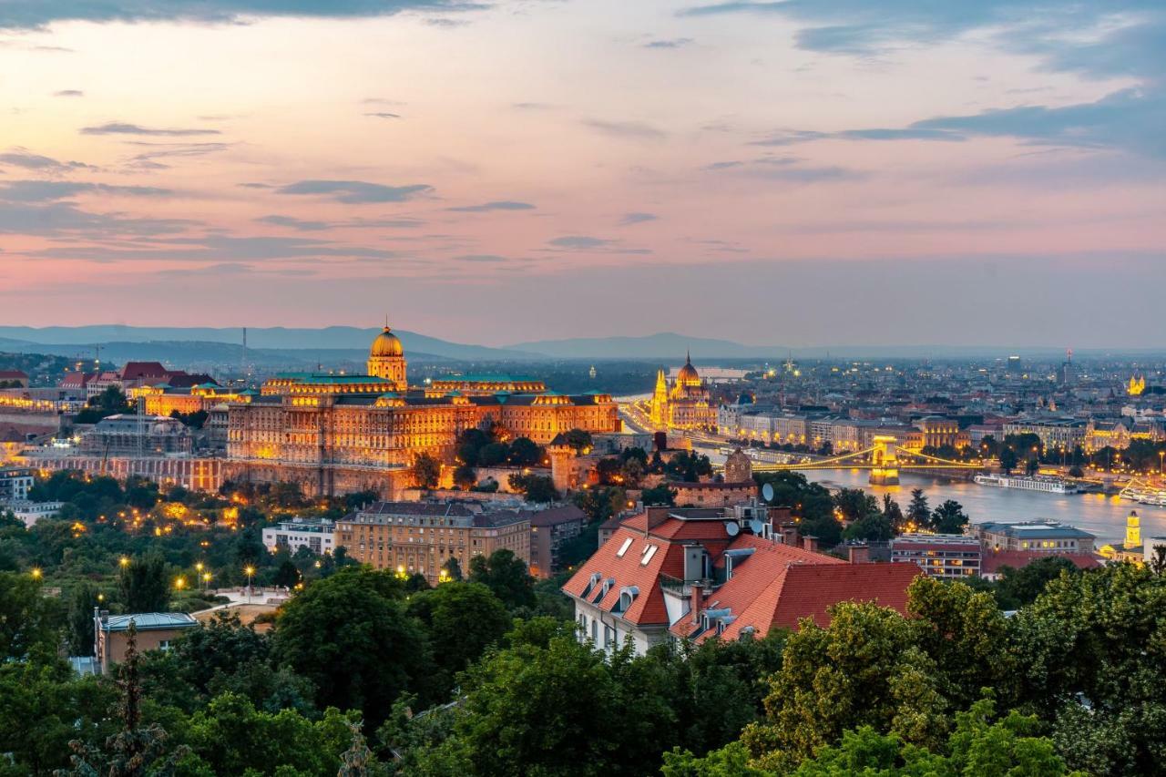 Apartment On Gellert Hill Downtown With Free Garage & Castle View Budapest