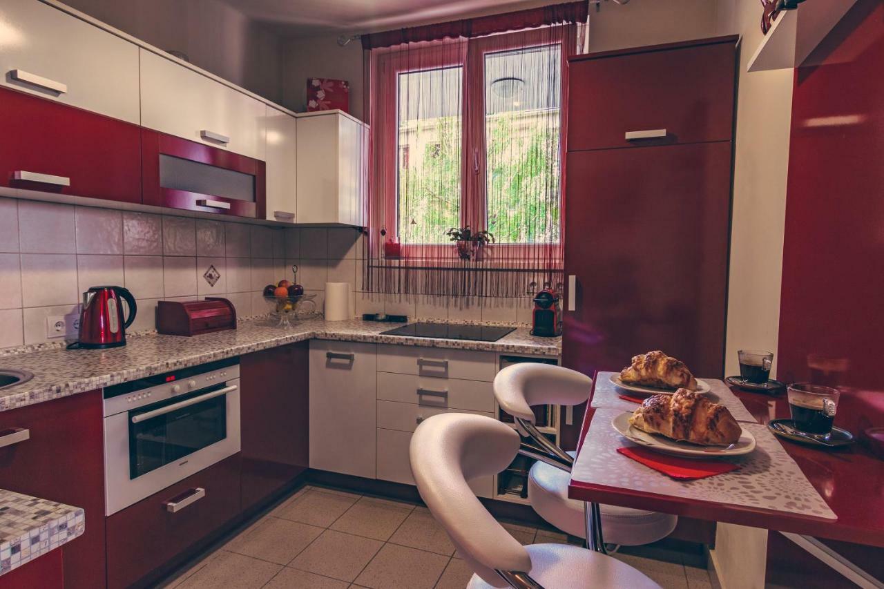 Apartment On Gellert Hill Downtown With Free Garage & Castle View Budapest