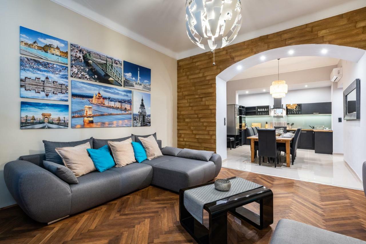 Center,the Rumbach Apartment