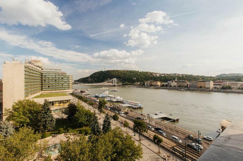 Vigadó Square Panorama Budapest