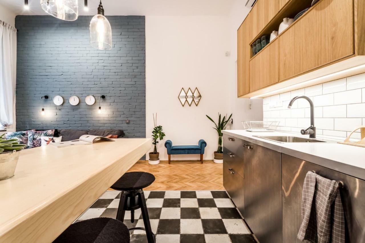 Apartamento Szerzodesbontas - Industrial Fantasy