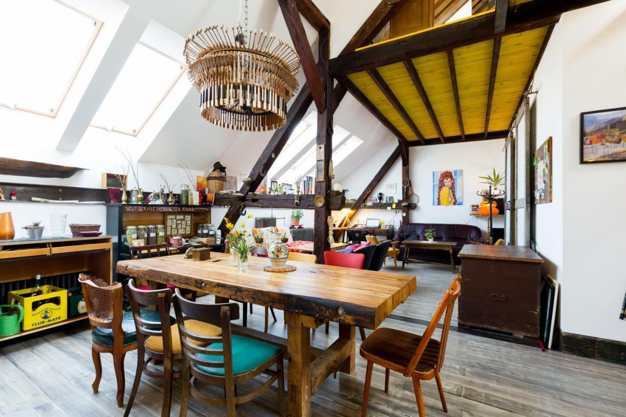 Hostal Nest *