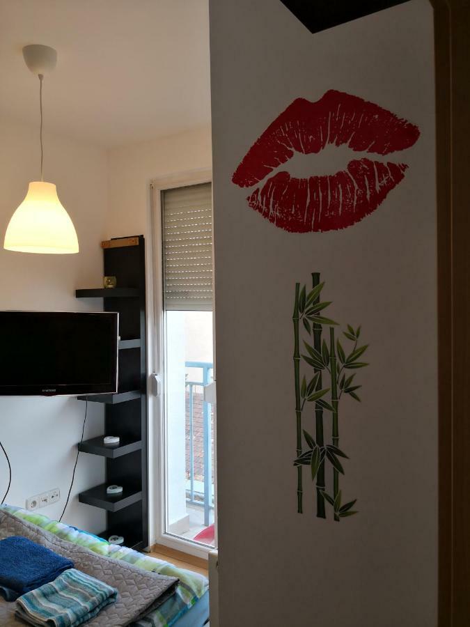Apartament 1,5 Szobas Lakas Terasszal,koezel A Szechenyi Fuerdohoez