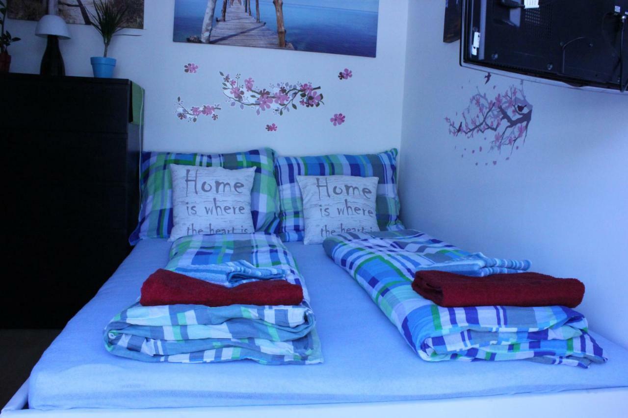 1,5 Szobas Lakas Terasszal,koezel A Szechenyi Fuerdohoez Apartament