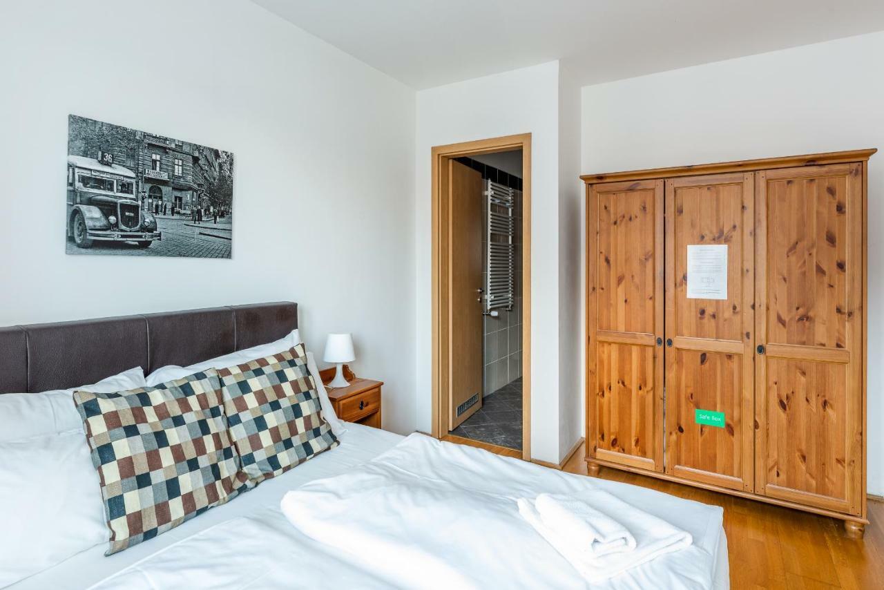 Apartment Port *