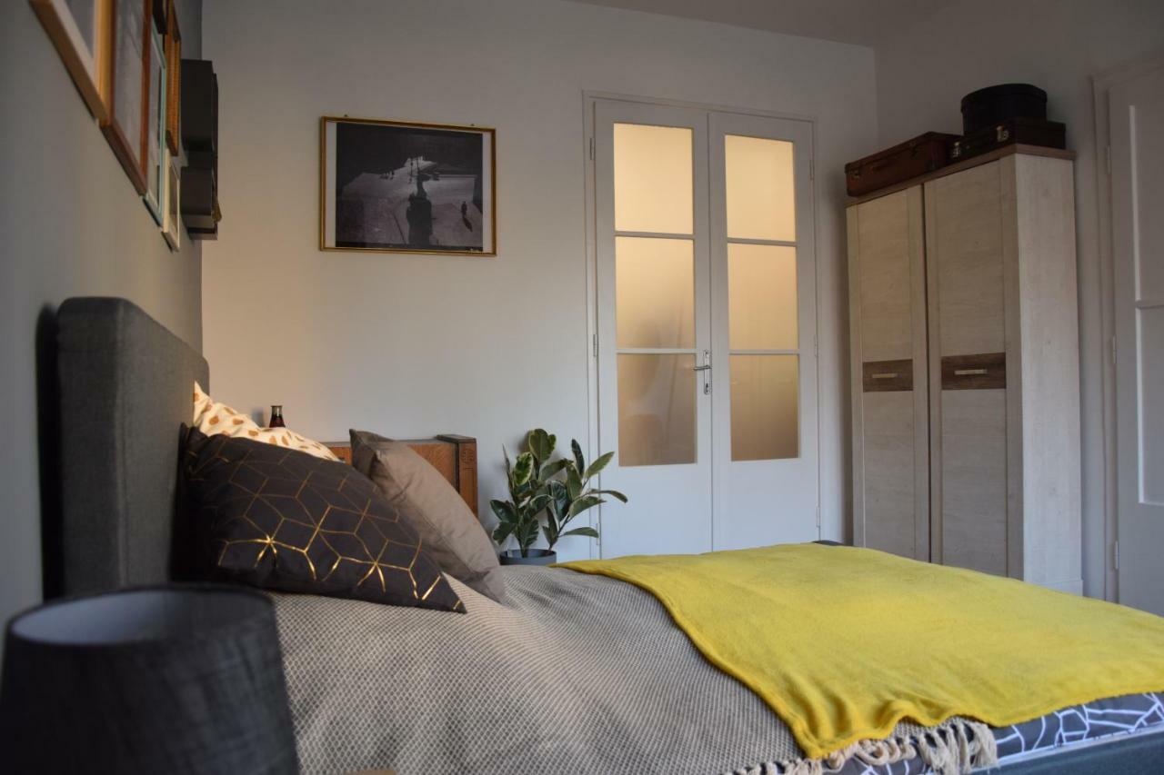 Bleak House - Bauhaus In Greener Apartment Budapest