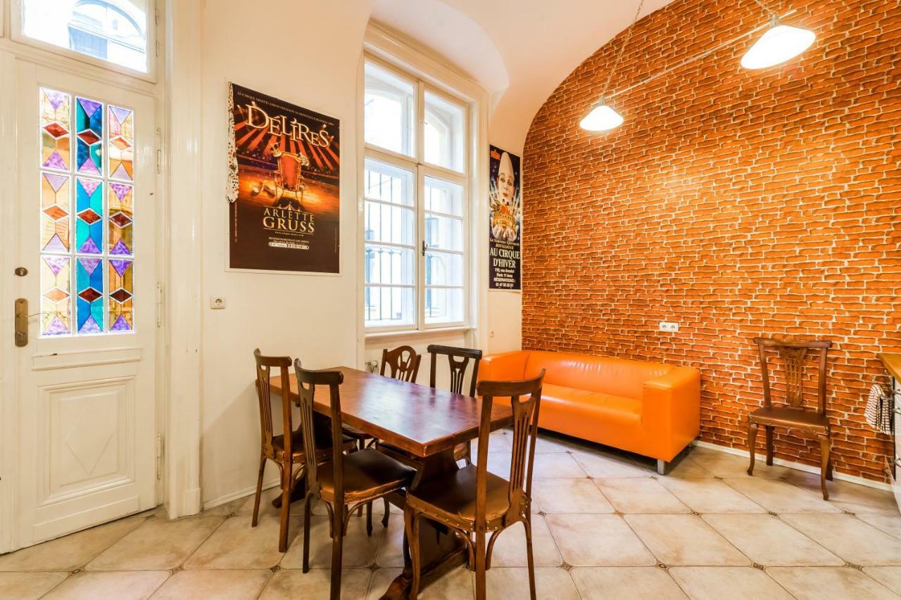 Maison Orange & Maison Rose *