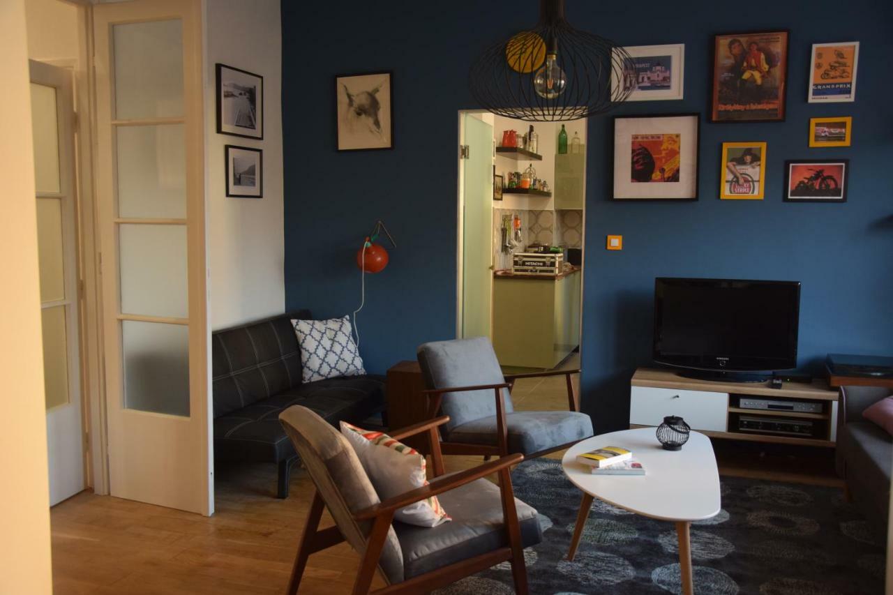 Bleak House - Bauhaus In Greener Apartment Budapest
