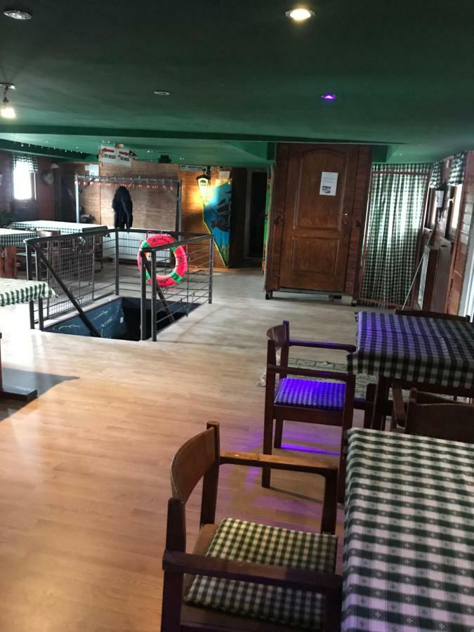 Hotel en barco Kalozhajo *