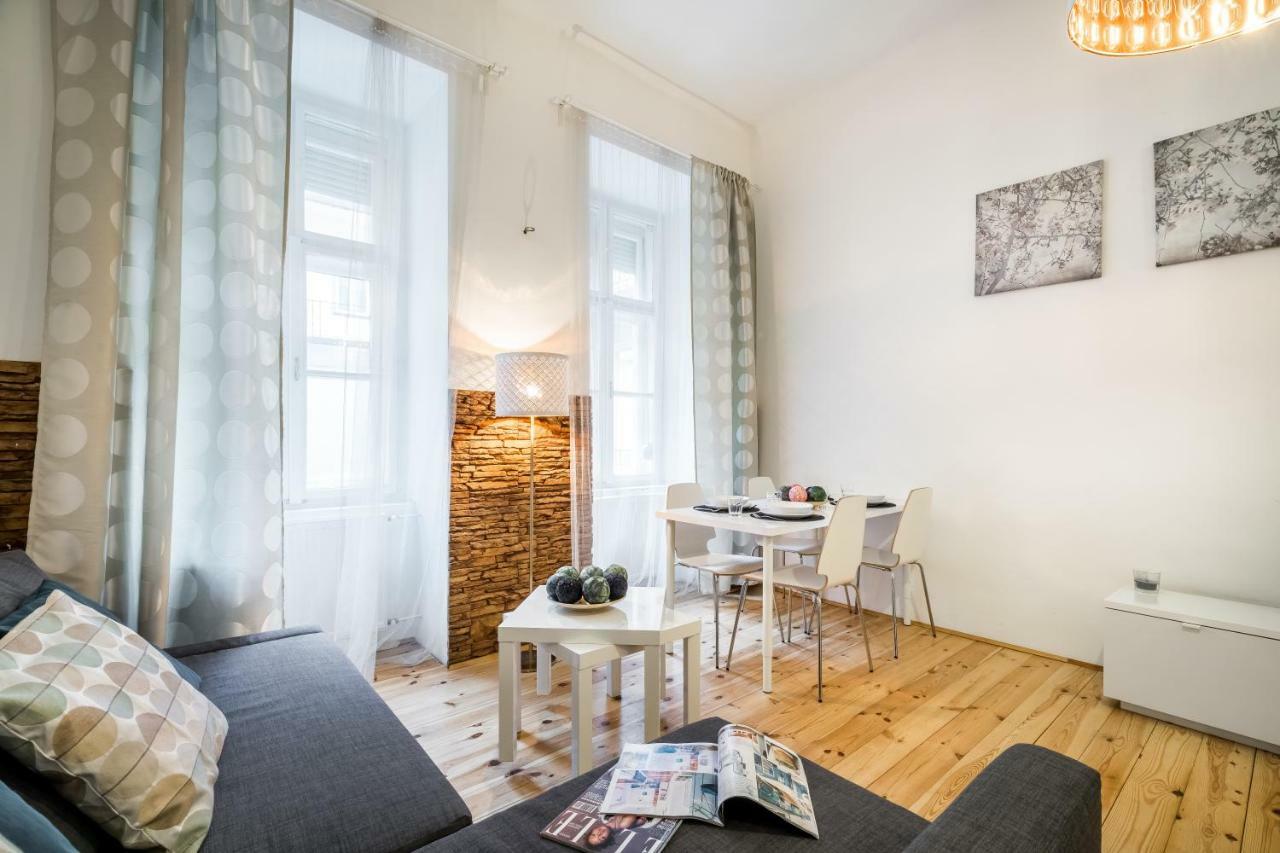 Apartment Bpr Bright Sapphire