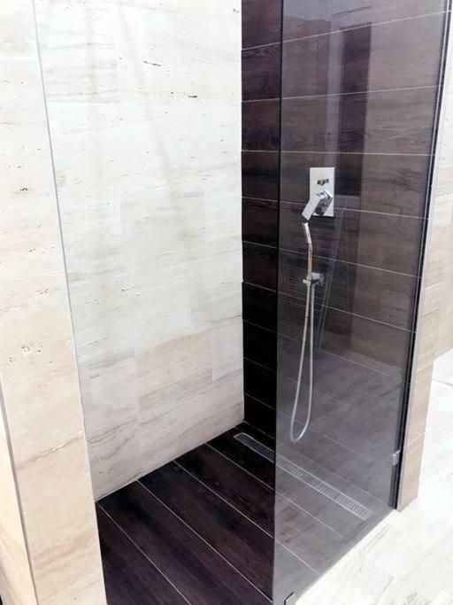 Appartamento Grand Eliza 3bedroom Luxury Apt At Blaha Budapest