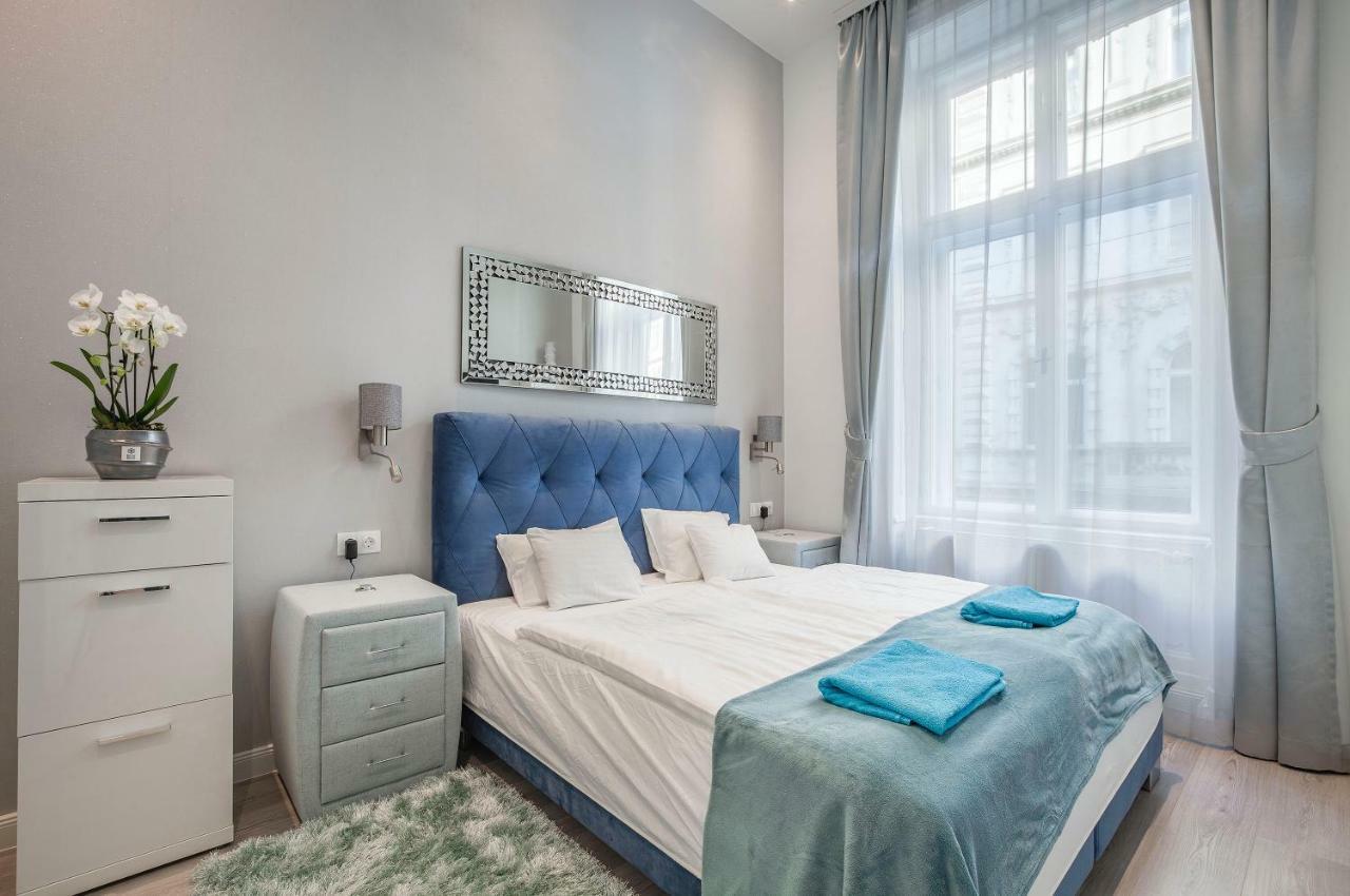 Silver Apartment