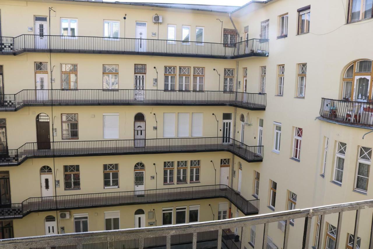 Downtown Island Apartman *