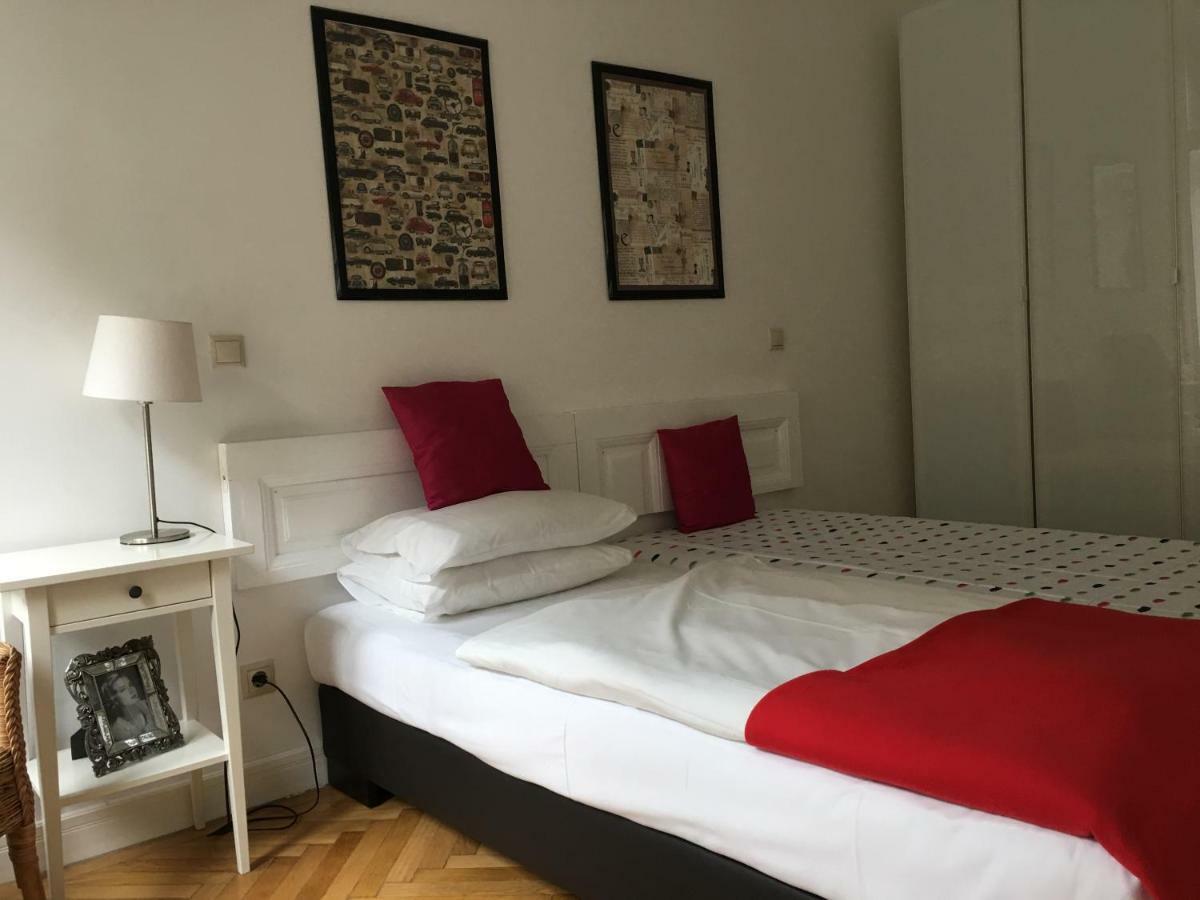 Apartmán Urban Haven - 3 Beds, 3 Baths, Free Parking, Near Market