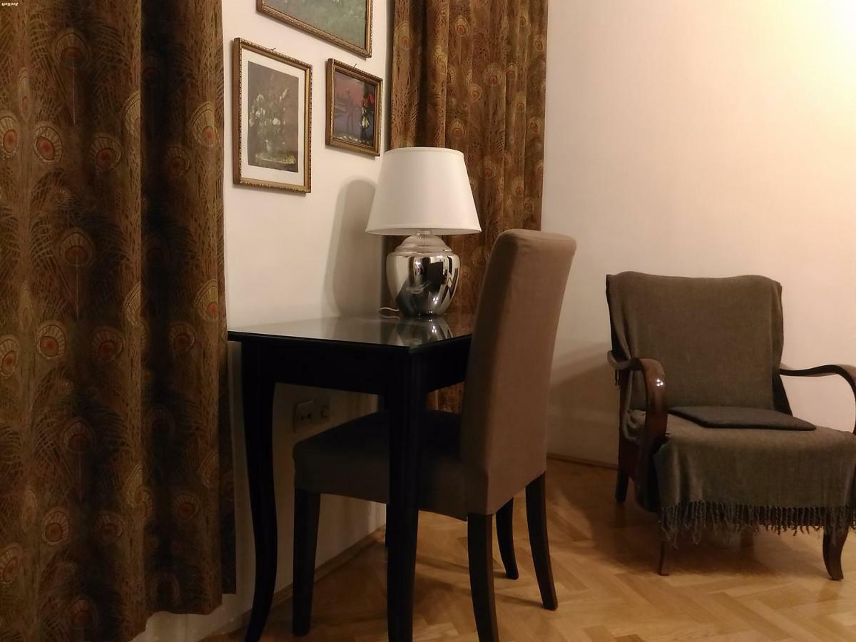 3 Bedrooms Suite, 2 Bathrooms, Balcony At Opera *
