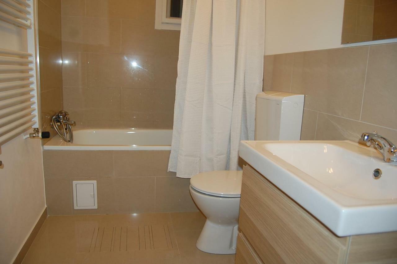 Apartment 3 Bedrooms Suite, 2 Bathrooms, Balcony At Opera