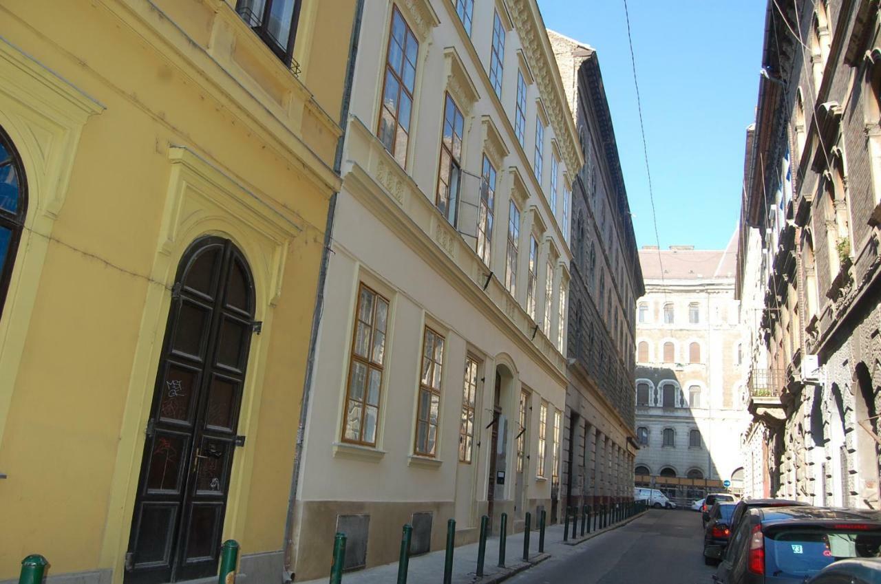3 Bedrooms Suite, 2 Bathrooms, Balcony At Opera Budapest