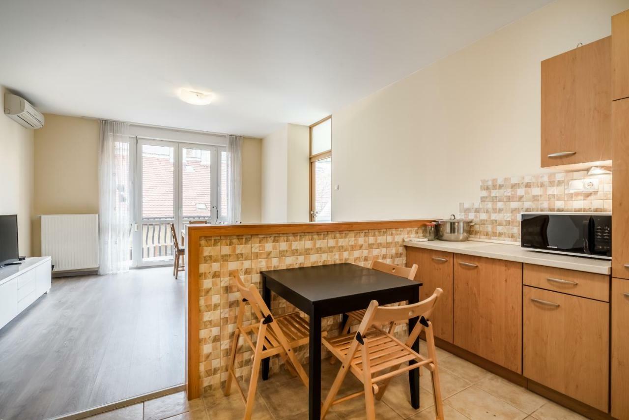 Bpr Vivid Downtown Vibe With Balcony * Budapest