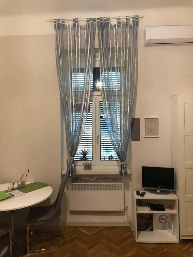 Jewelry Box In Apartamento Budapest
