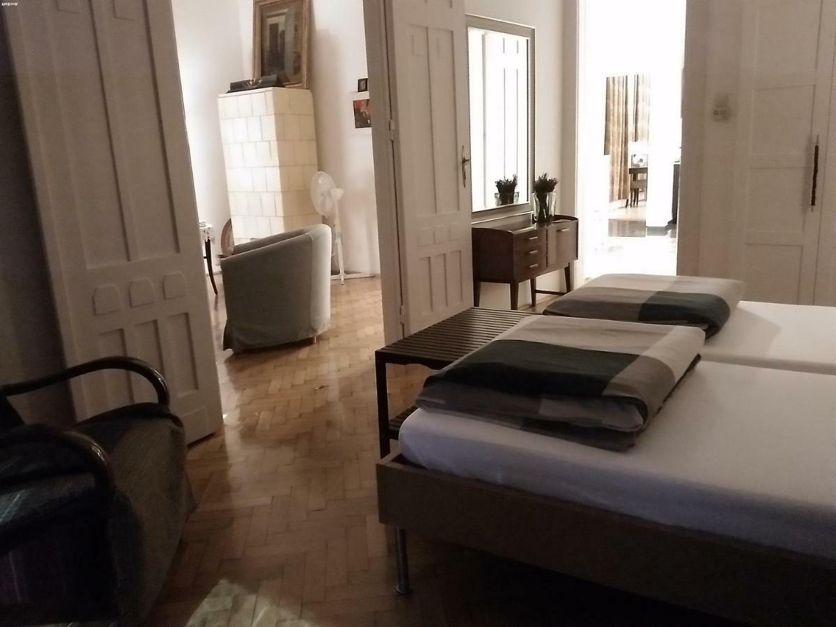3 Bedrooms Suite, 2 Bathrooms, Balcony At Opera Apartment *