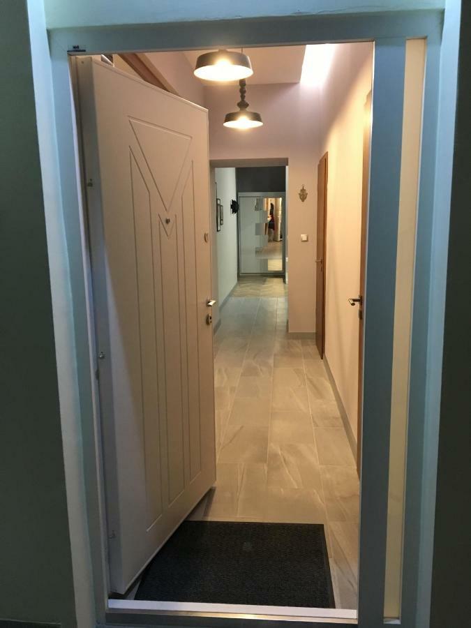 Apartment Modern 2 Bedroom With Free Airport Transfer Budapest