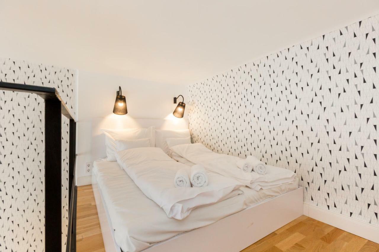 Leah * Budapest