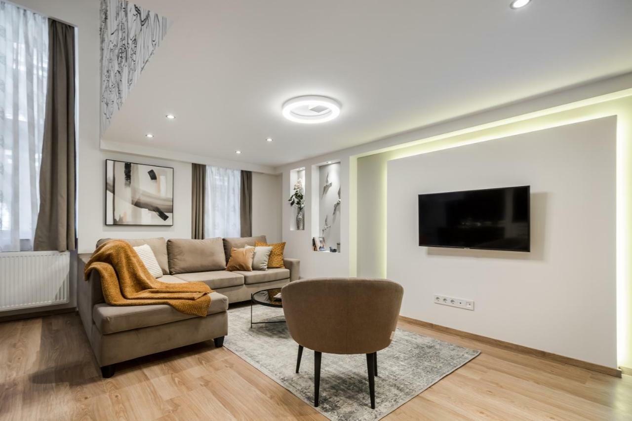 Bpr Luxurious & Stylish Duplex Apartment