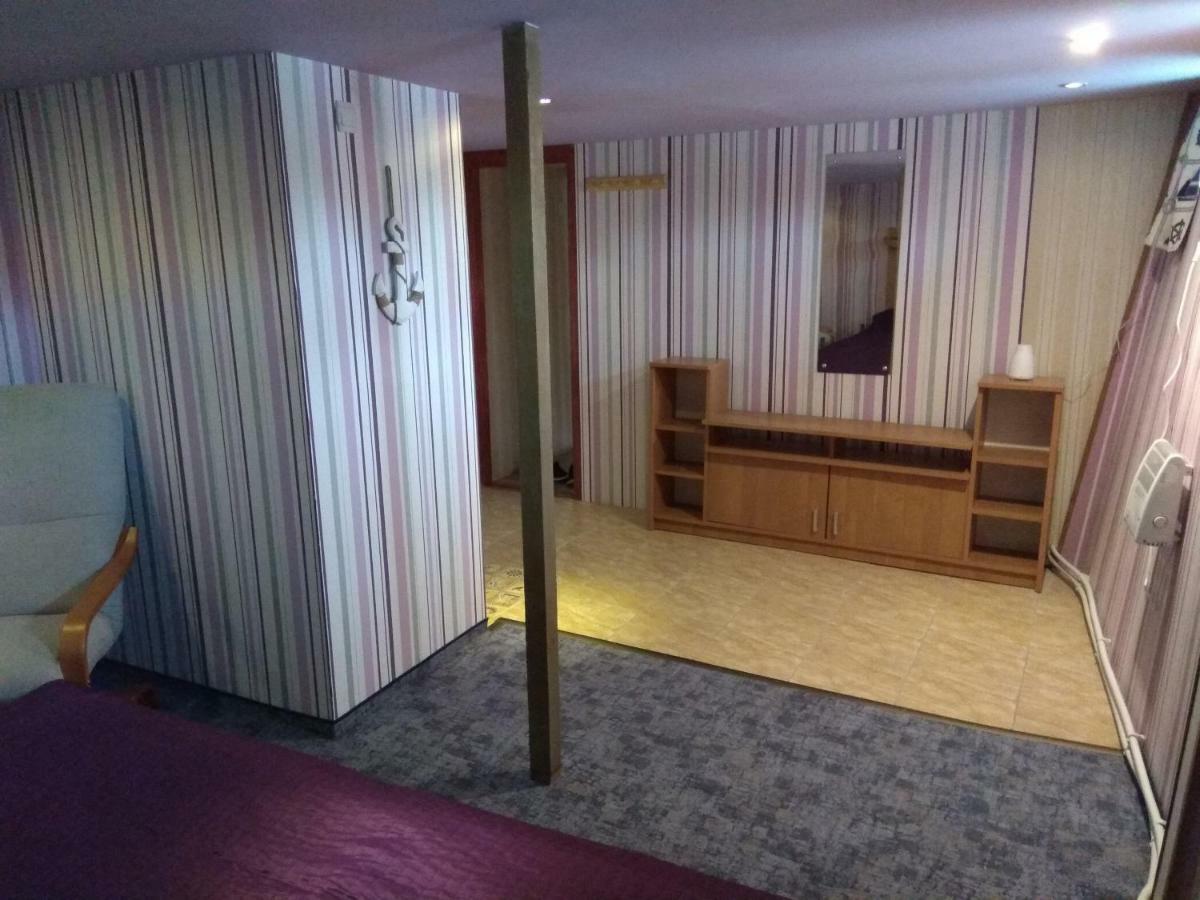 Hotel en barco Kalozhajo *