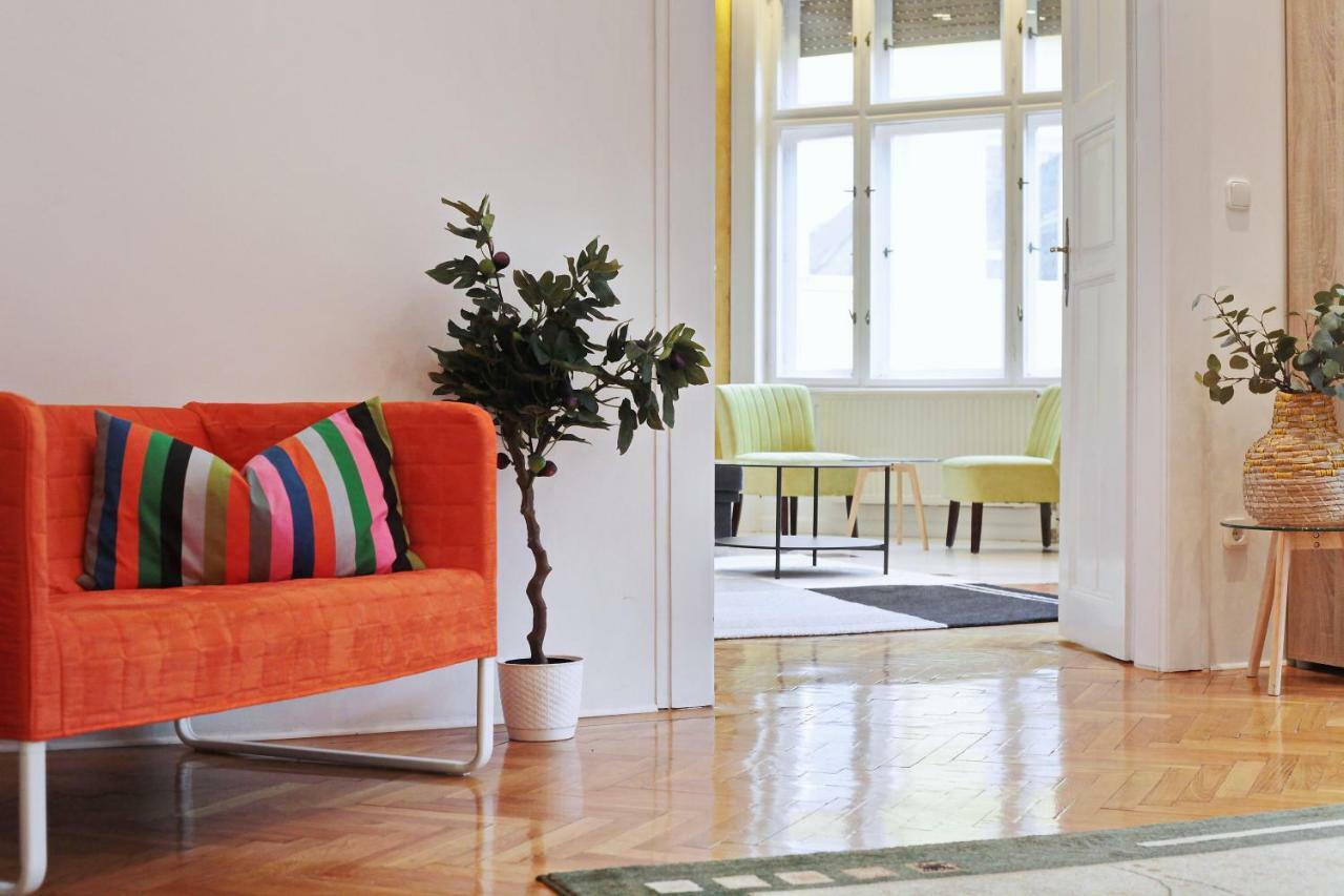 Apartment Luxury Gold Plated In Calm Location *