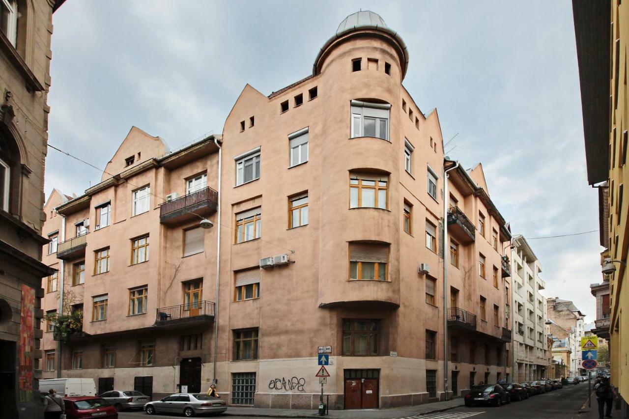 Luxury Gold Plated In Calm Location Apartment Budapest