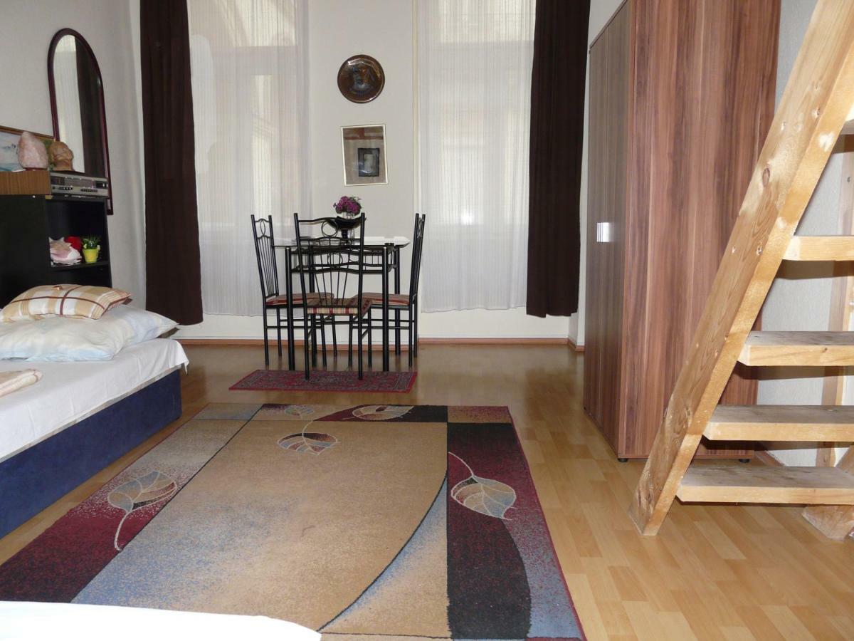 Apartment Westend & Courtyard Budapest