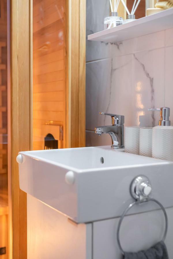 Apartment Kalvin Square Elite 4you With Sauna, Aircon, Ceiling Mirror