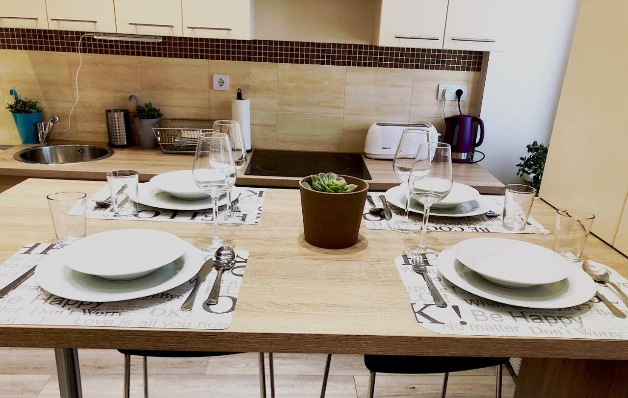 A9 Houseleek Astoria Apartamento