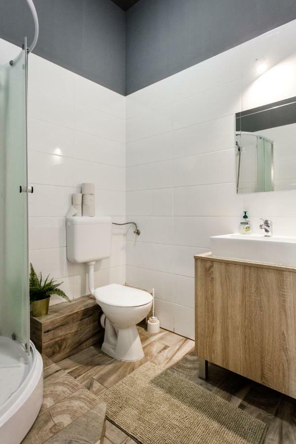 Vinolia Apartment's *