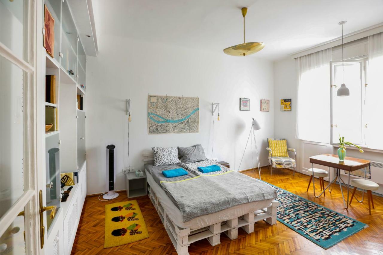 Bright Lights, Big Apartamento Budapest