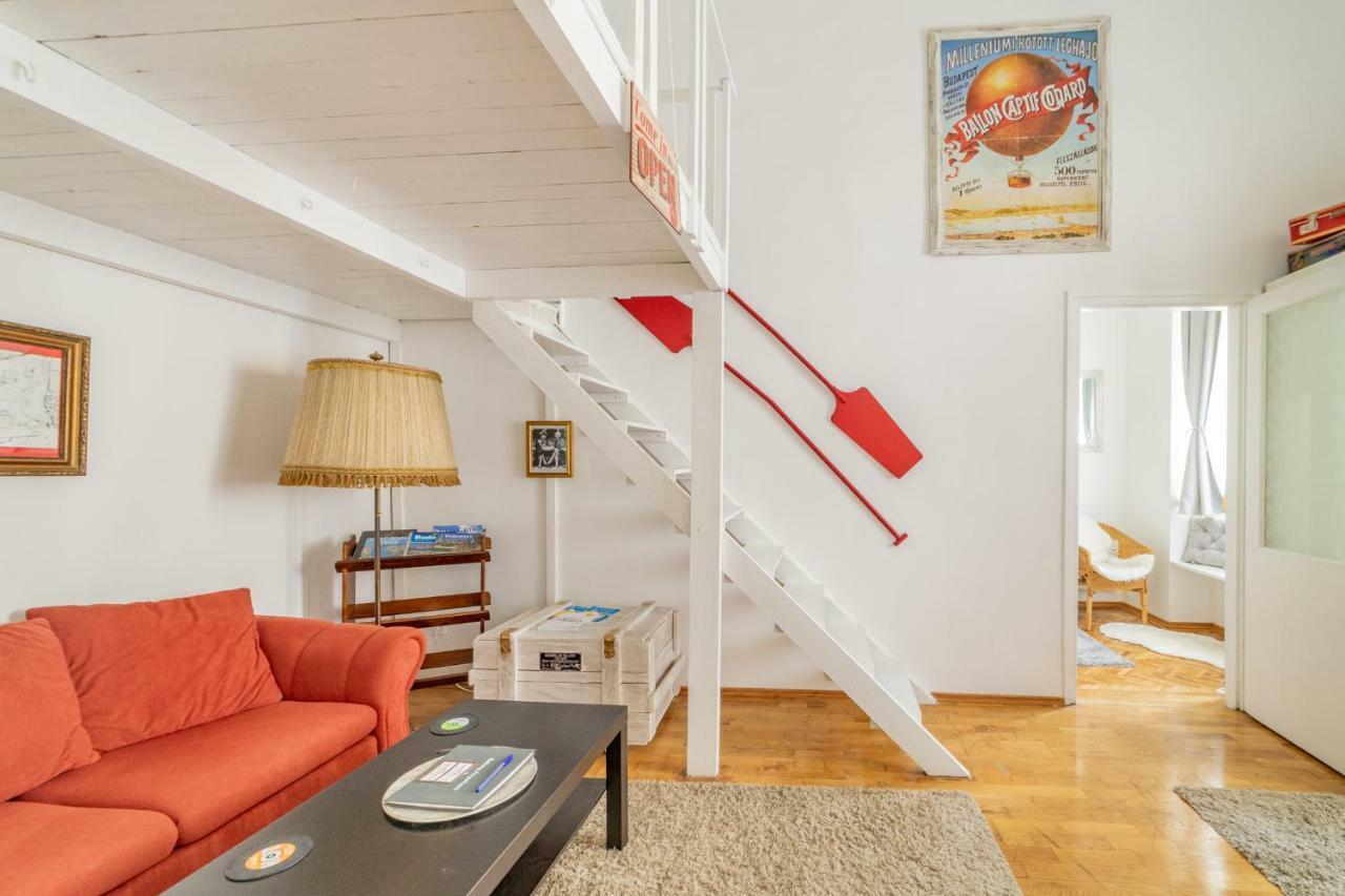 Gabi's Broadway Nest @ Nagymezo Str * Budapest