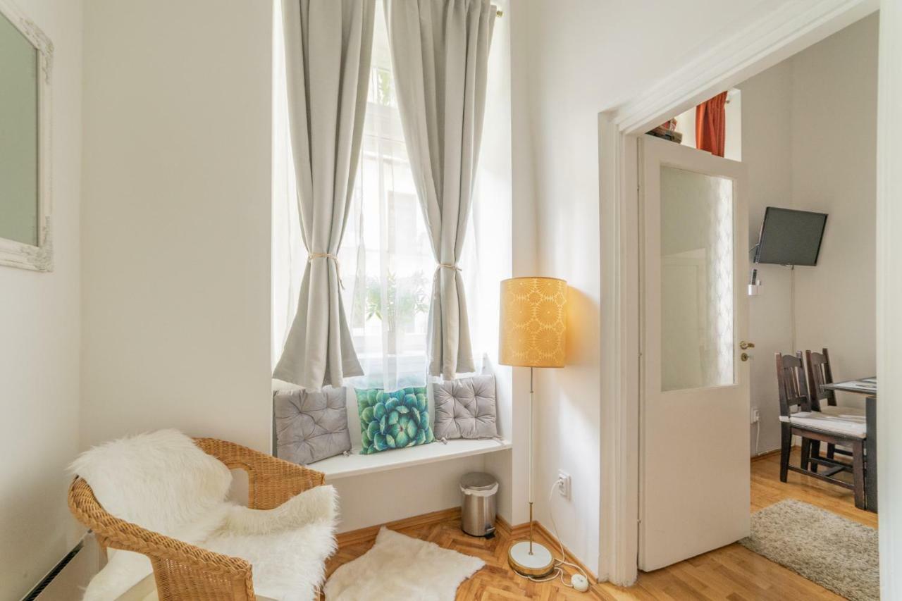 Gabi's Broadway Nest @ Nagymezo Str Appartamento