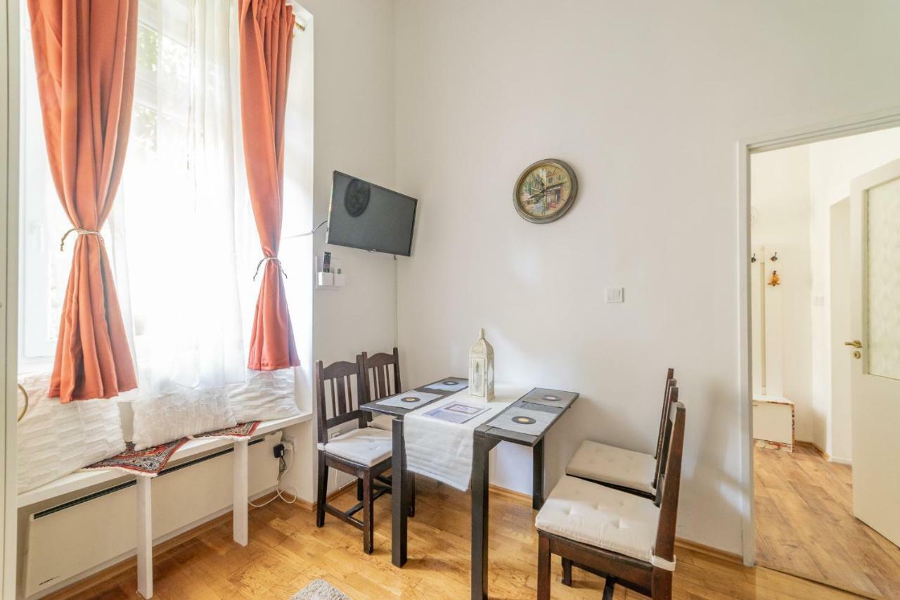 Gabi's Broadway Nest @ Nagymezo Str Apartmán
