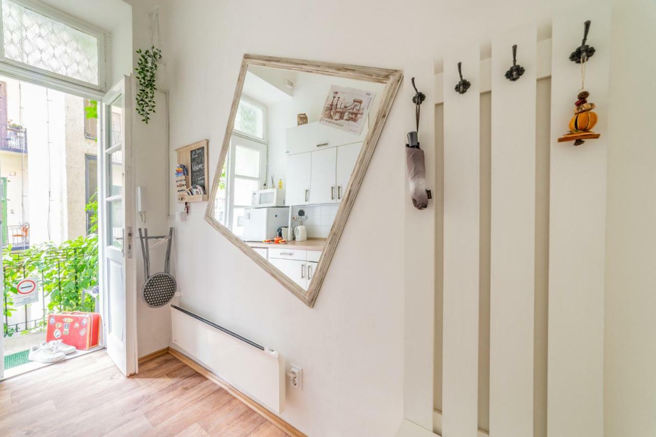 Gabi's Broadway Nest @ Nagymezo Str *