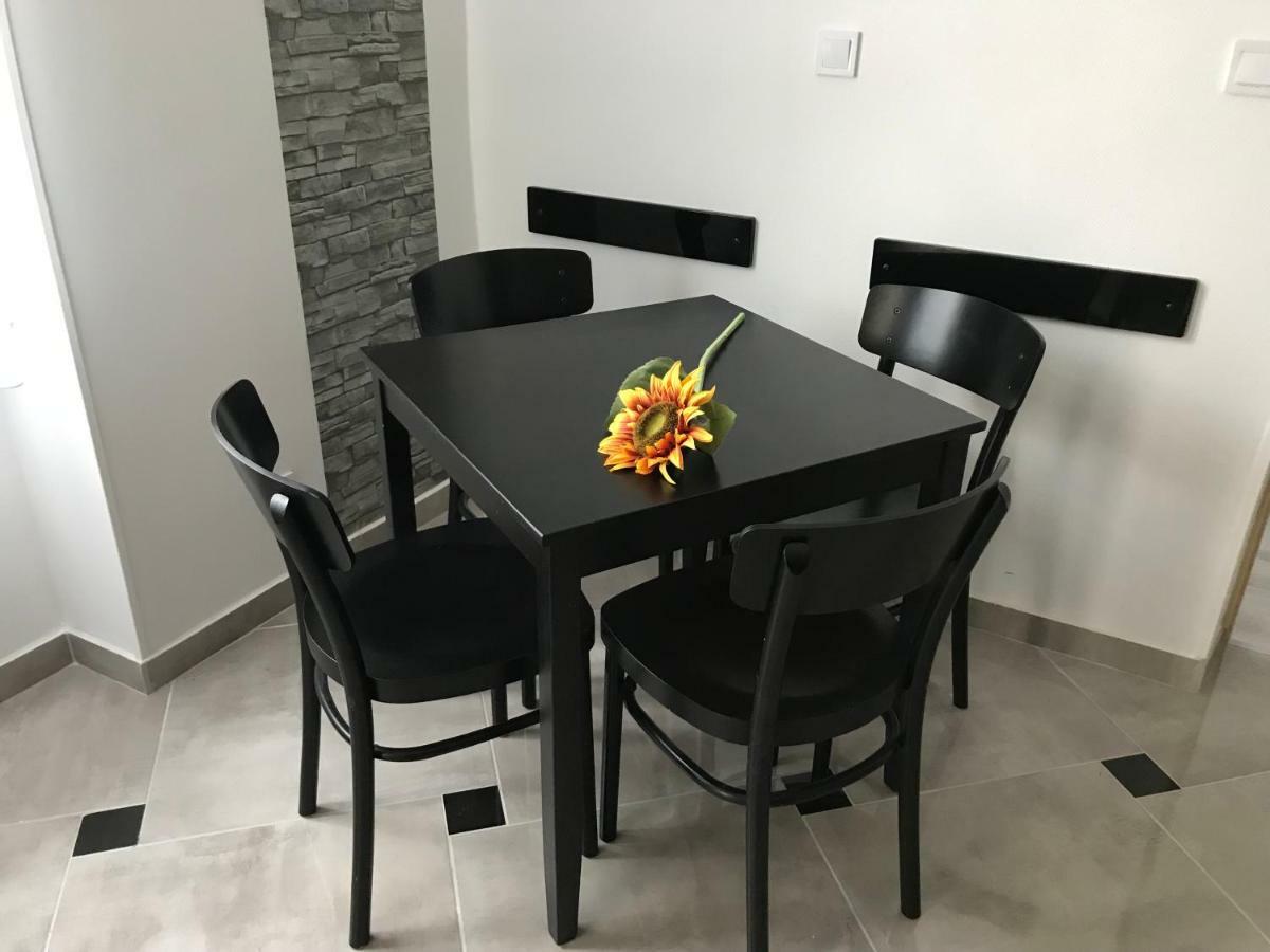 Sunflowers Apartment *