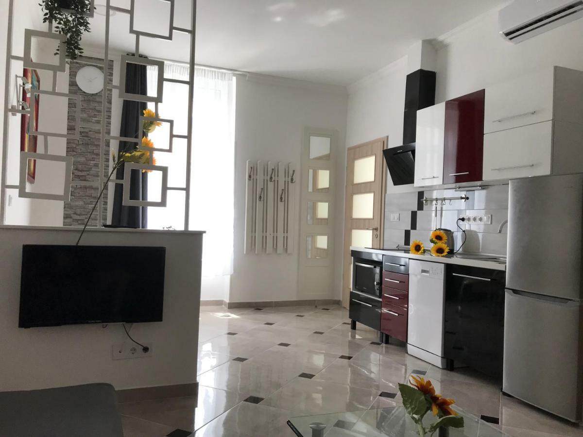 Sunflowers Apartment